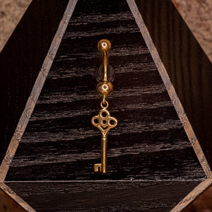 Skeleton Key Hanging Navel in Yellow Gold 14g 3/8"