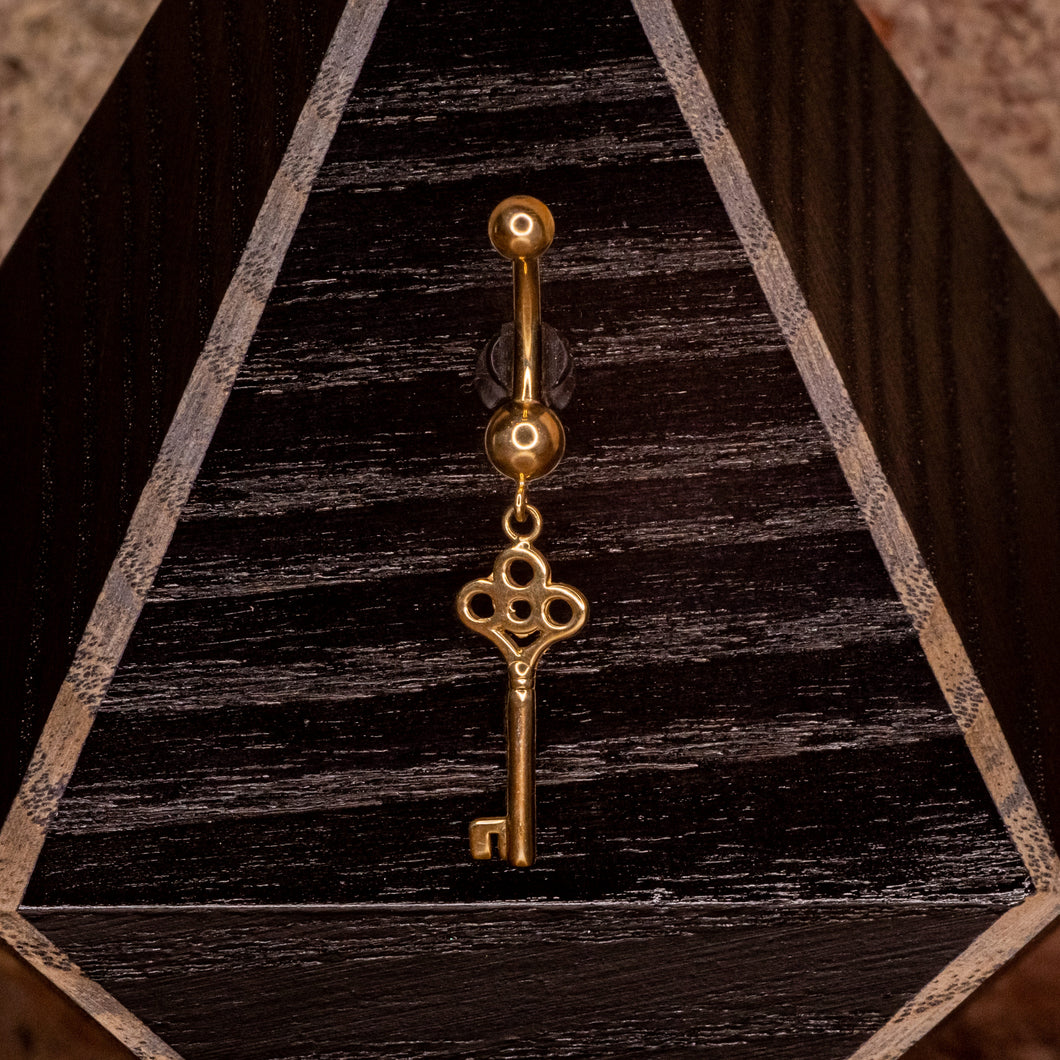 Skeleton Key Hanging Navel in Yellow Gold 14g 3/8